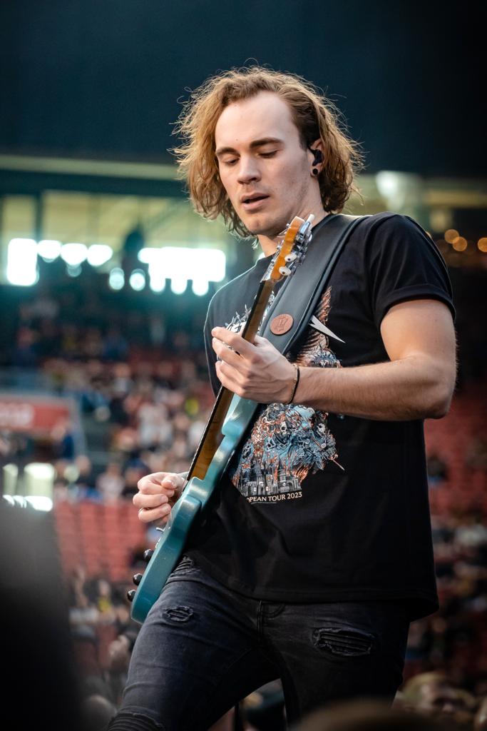 Floor Jansen Guitarist Plays Amsterdam ArenA support MetallicA Band